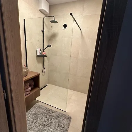 شقة Modern 2-bedroom *