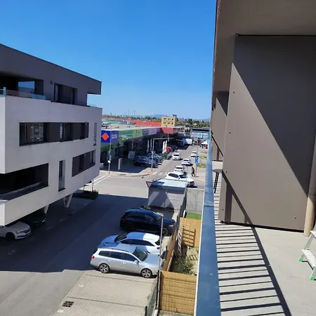 Modern 2-bedroom * Rovinka